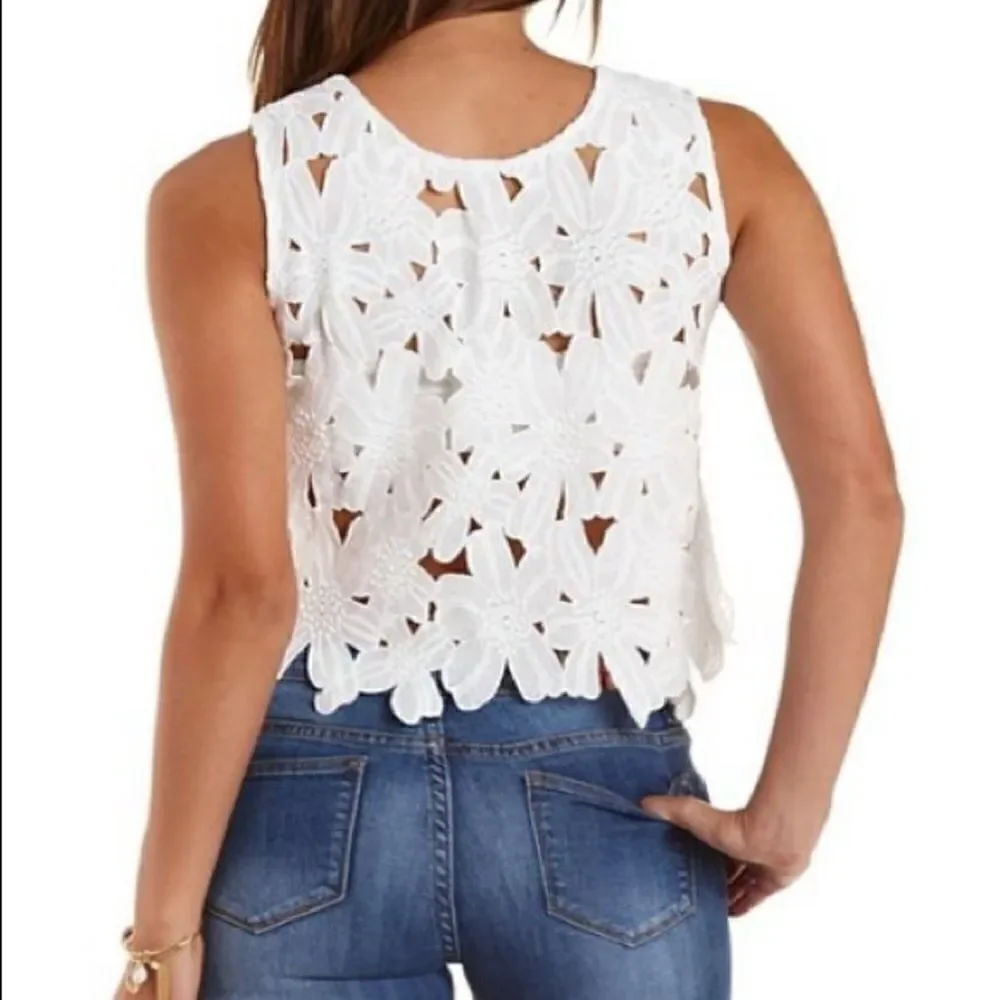 Caution To The Wind Lace Cut Out Cropped Round Neck Pull Over Black Tank-top - Picture 5 of 6